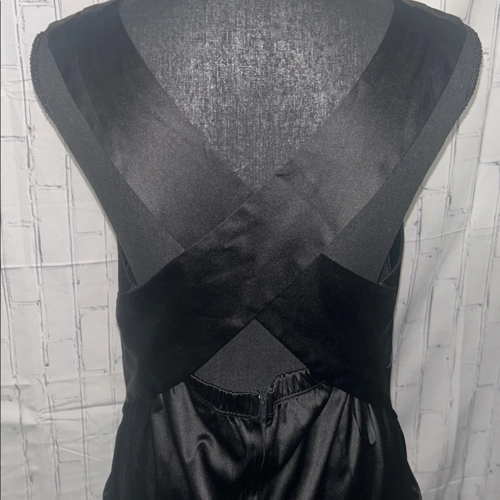 EUC Torrid Elegant Black Sleeveless Dress. Criss cross back. Size 14. - Picture 4 of 5